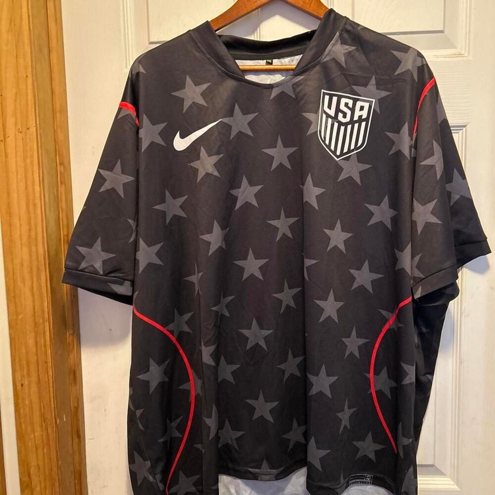 Nike Men's Black and Grey Jersey
